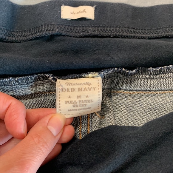 Sz medium capri jeans maternity - Picture 3 of 3